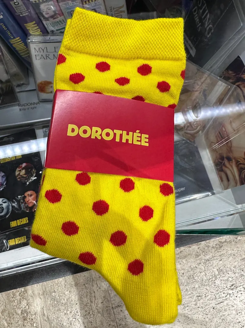 Dorothée | Chaussettes rouges et jaunes à petits pois (merchandising officiel)