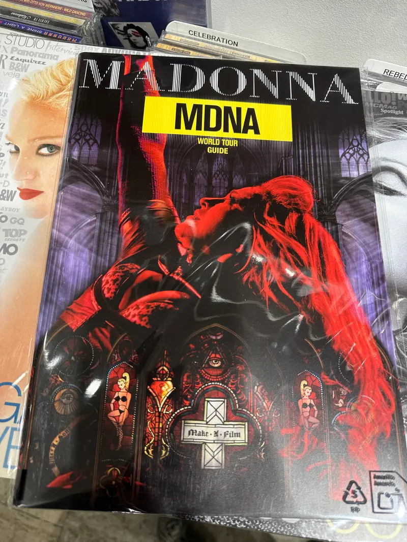 Madonna | Guide to - MDNA World Tour Guide
